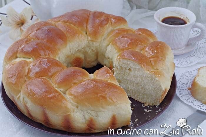 Ciambella intrecciata senza burro