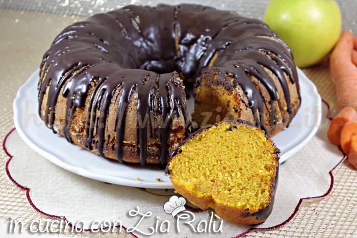 Ciambella mela carote glassata al cioccolato