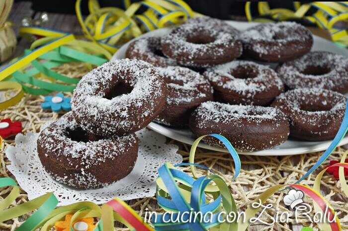Ciambelle fritte al cacao e cocco