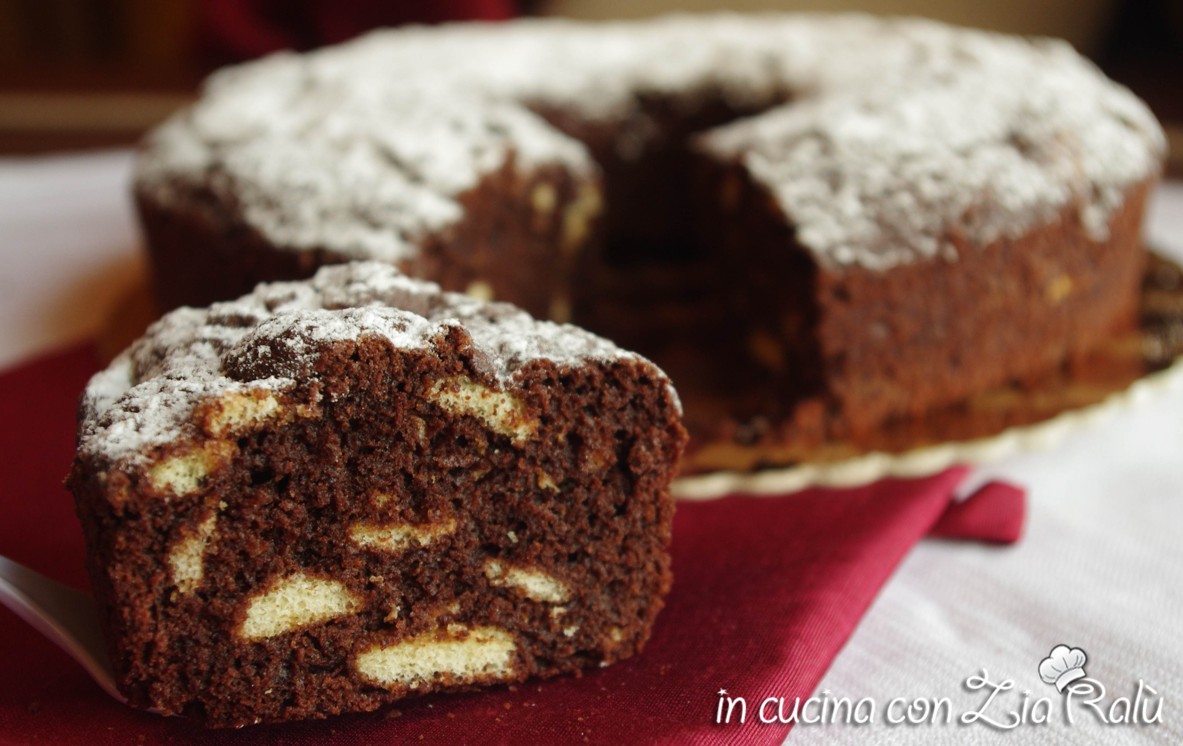 Ciambellone al cioccolato con pavesini