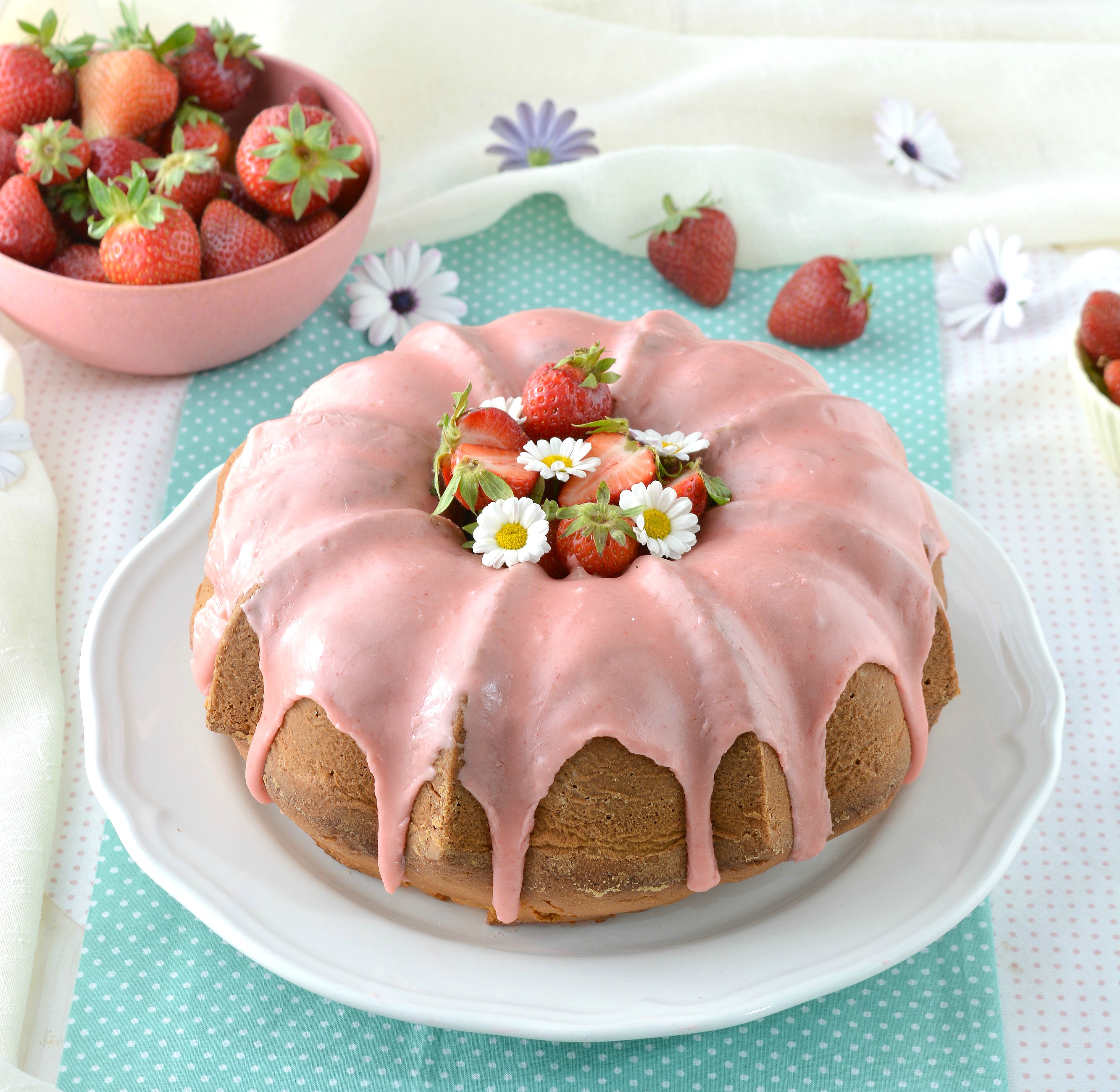 Ciambellone al mascarpone e fragole