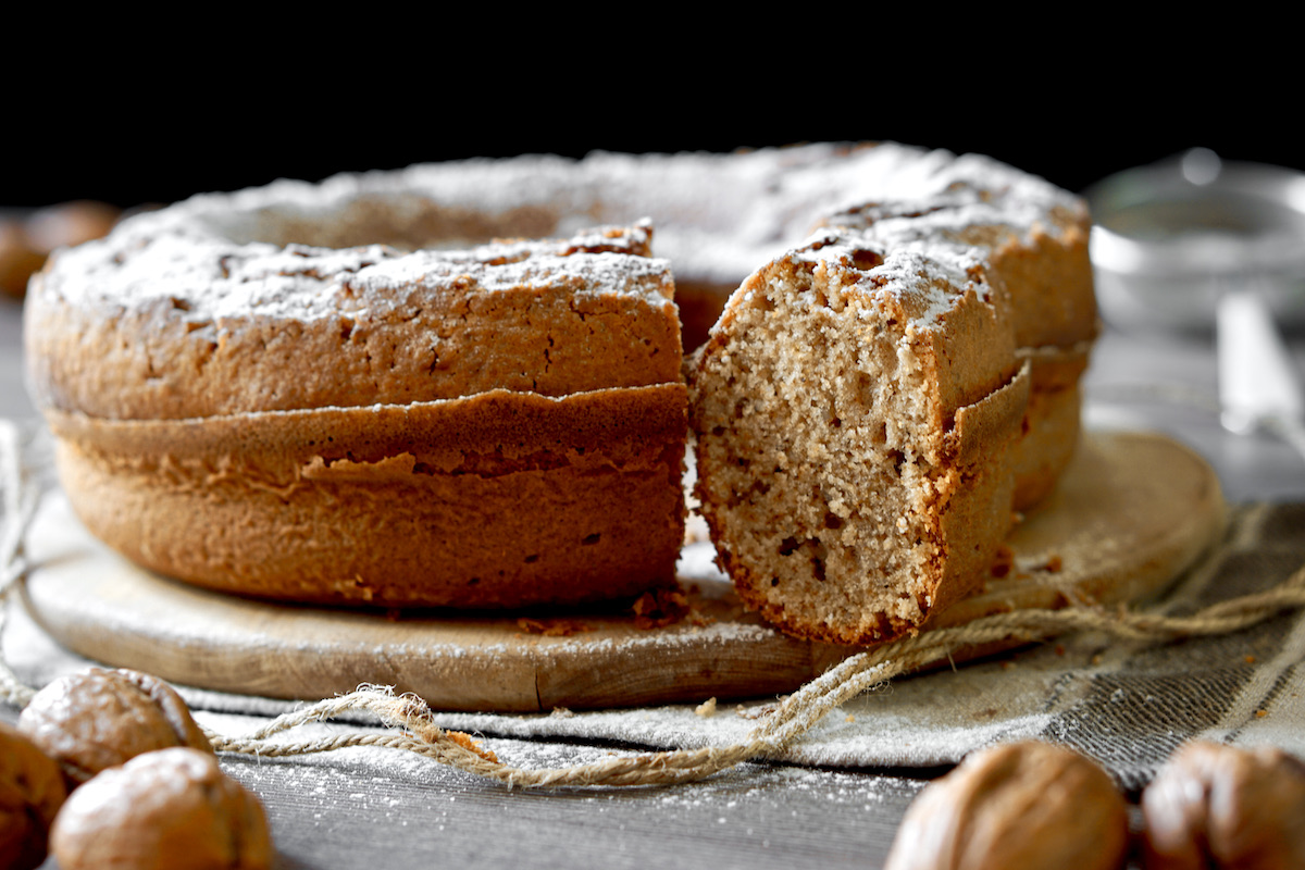 Ciambellone allo yogurt e noci