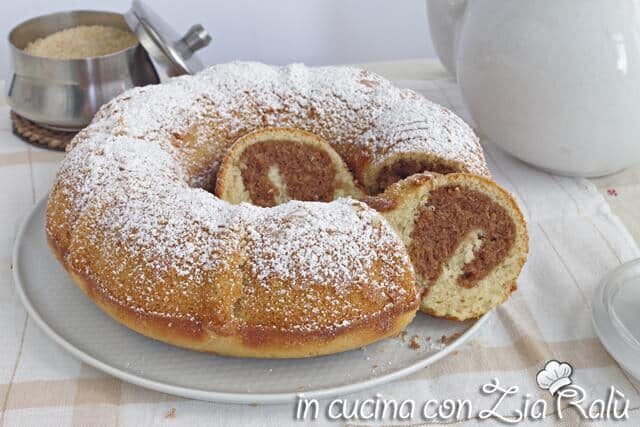 Ciambellone bicolore all’orzo