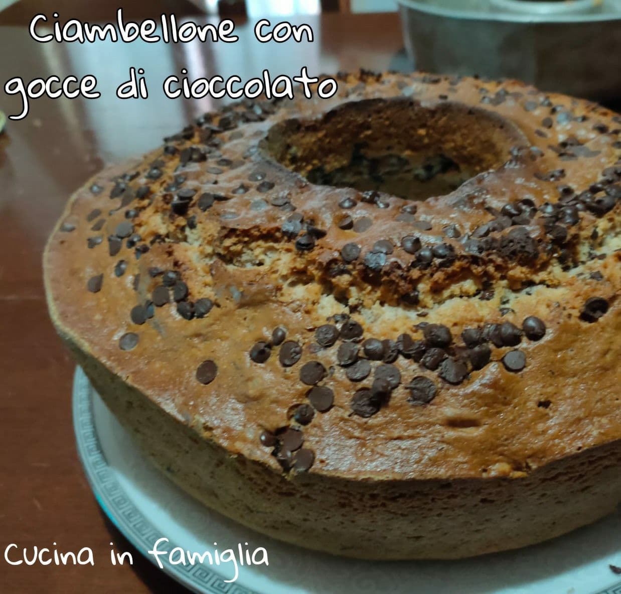 Ciambellone con gocce di cioccolato