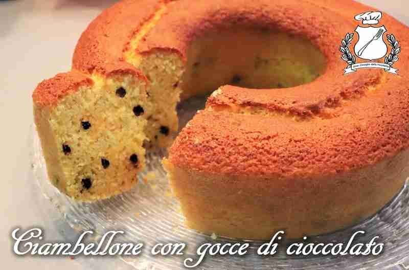 Ciambellone con gocce di cioccolato