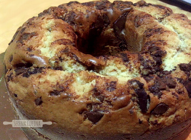 Ciambellone con scaglie di cioccolata