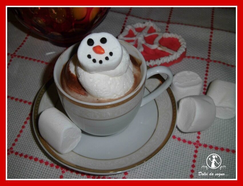 Cioccolata calda con panna e marshmallow