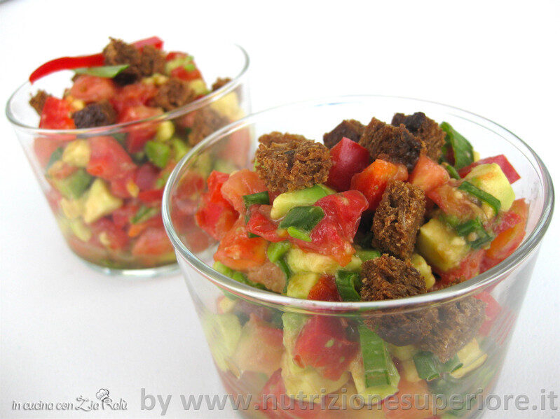 Cocktail vegano estivo avocado pomodori
