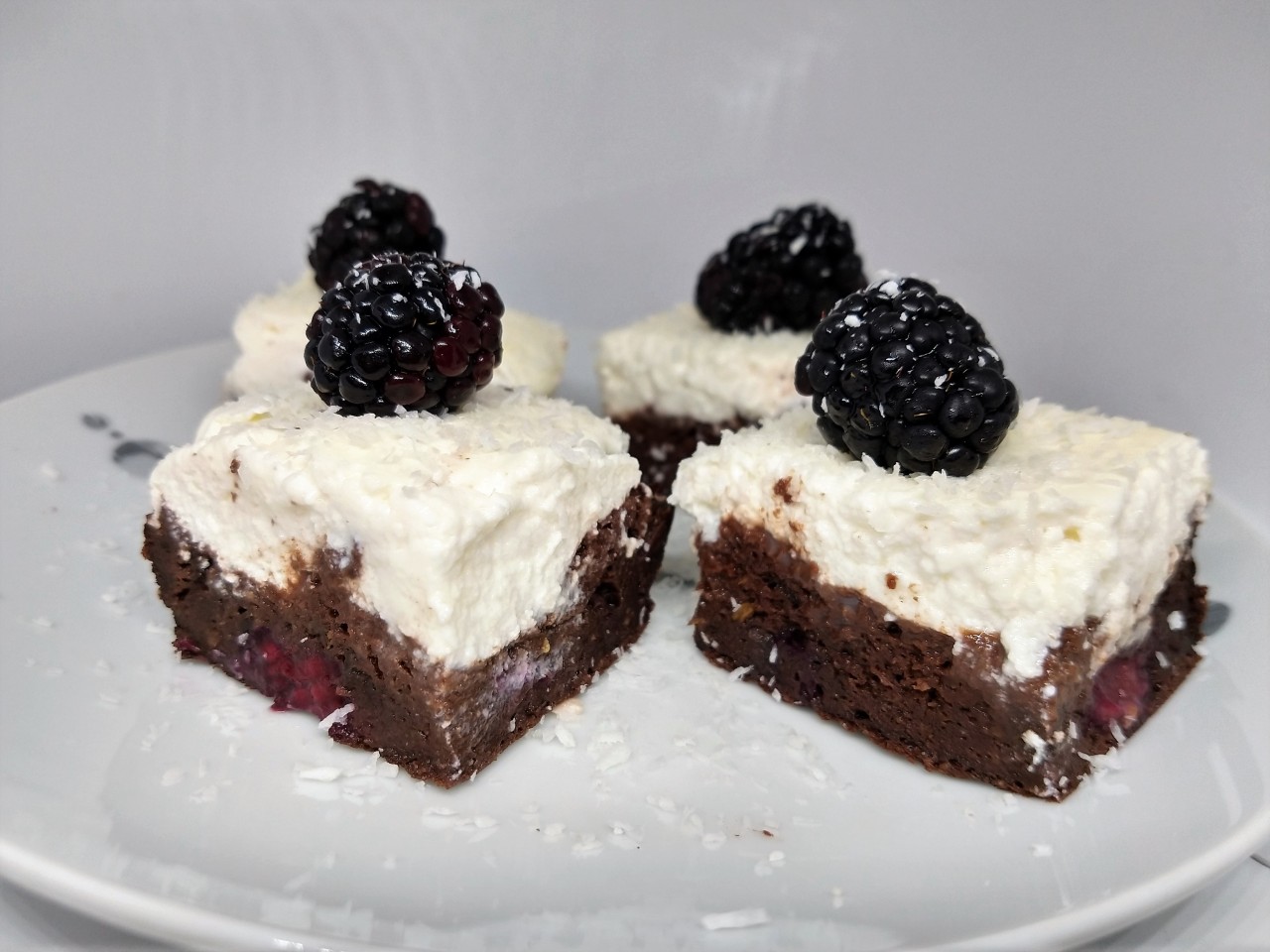 Coconut&blackberries squares