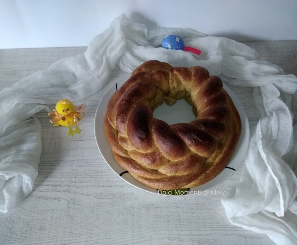 Colac pane rumeno delle feste semiintegrale