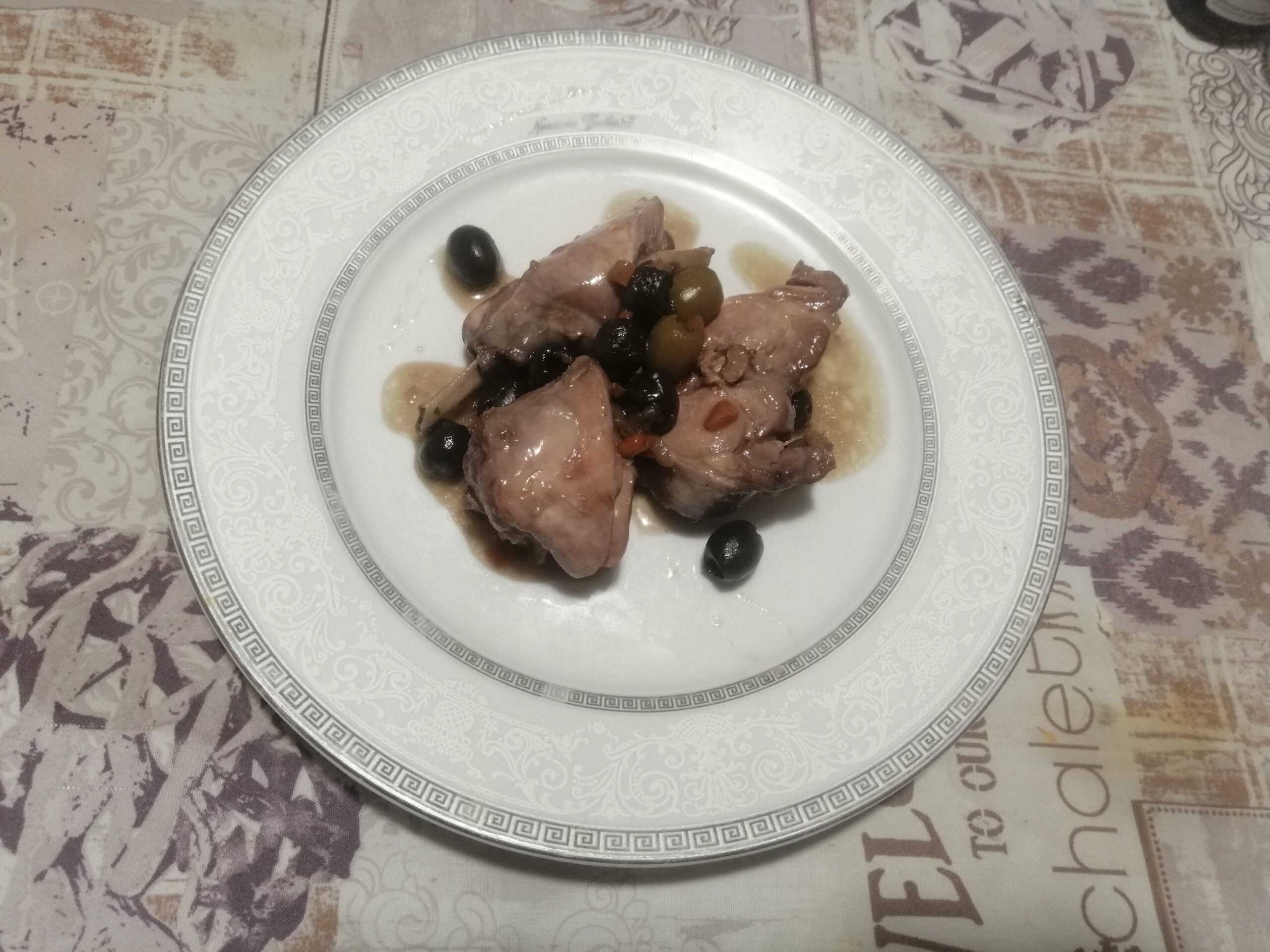 Coniglio al vino rosso e olive