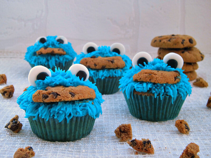 Cookie monster cupcakes