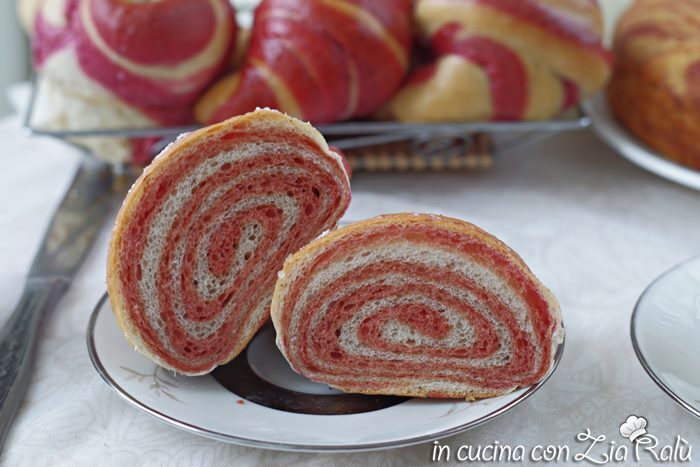 Cornetti bicolori all’olio senza uova, rosa