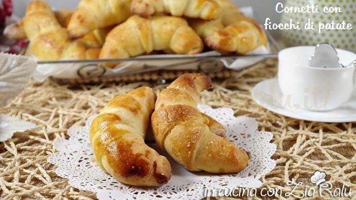 Cornetti con fiocchi di patate
