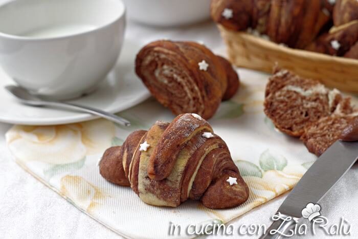 Cornetti sfogliati al cacao senza lattosio