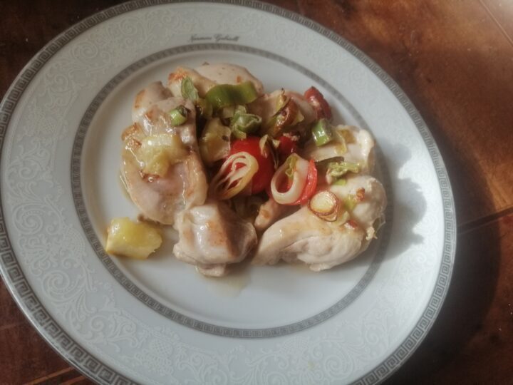 Cosce di pollo disossate con cipollotti