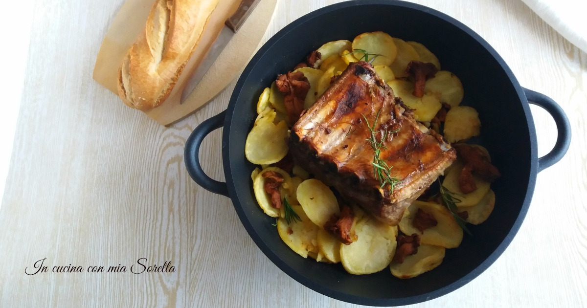 Costine con patate e funghi in padella