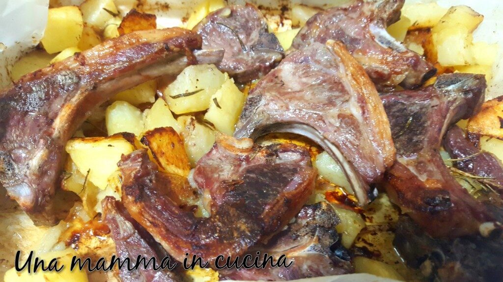 Costolette d’agnello al forno con patate