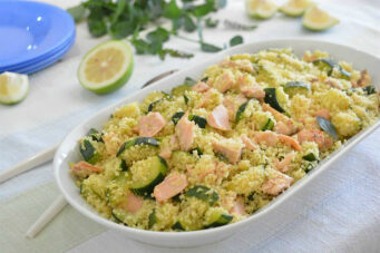 Cous cous al salmone con zucchine, lime e menta