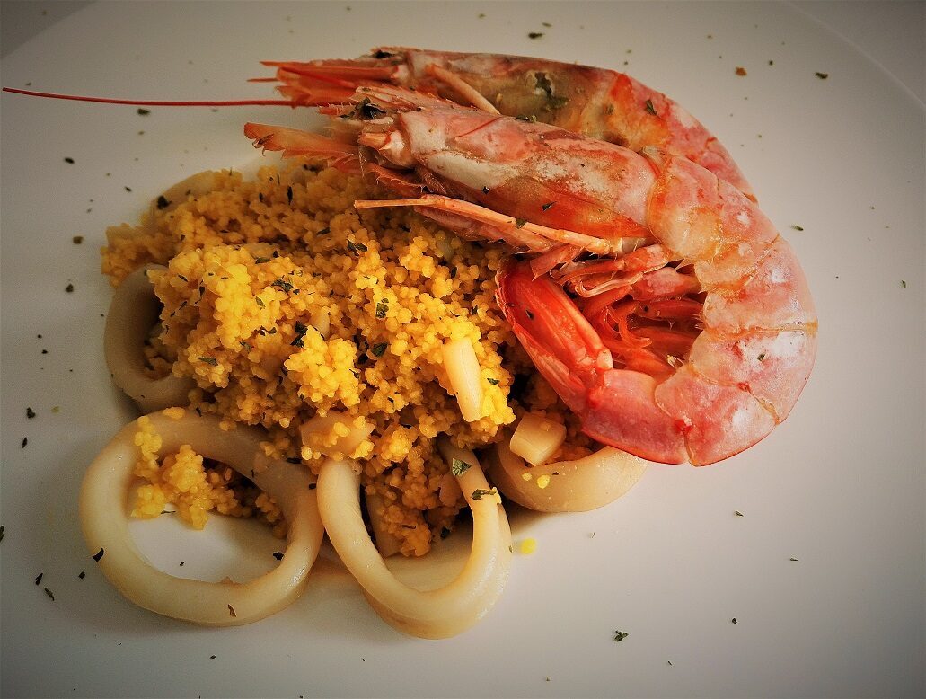 Cous cous con anelli di totano e gamberoni