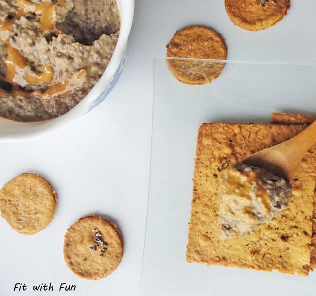 Crackers gluten free con farina di ceci e semi di sesamo