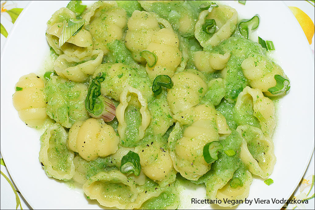 Crema con scarti di cavolfiore e ortiche