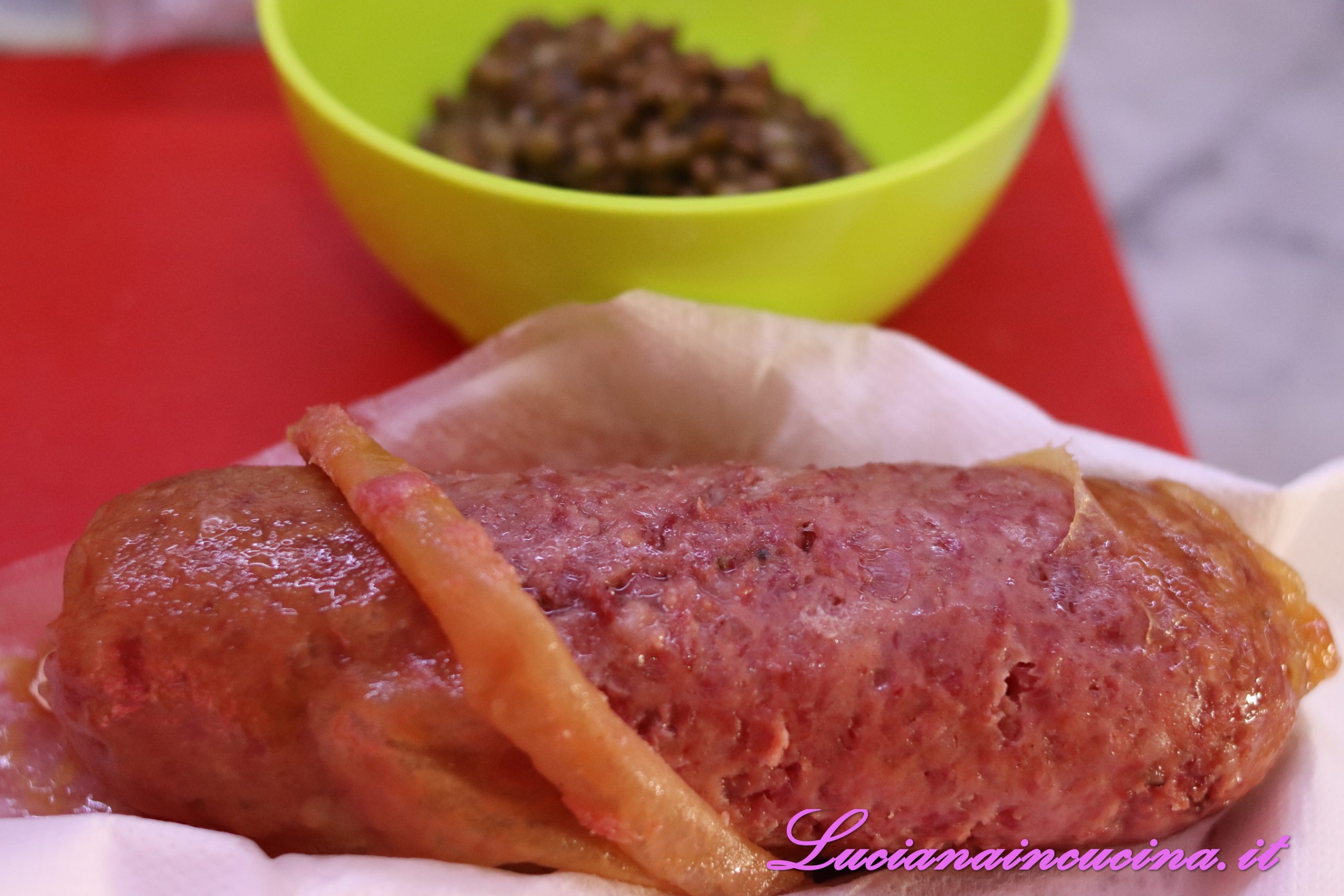 Crema di patate e lenticchie con crumble di cotechino