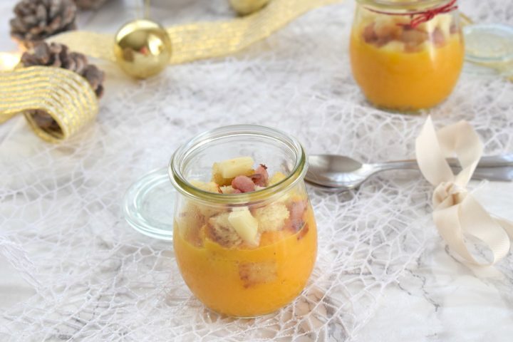 Crema di zucca con crostini aromatizzati e caciotta