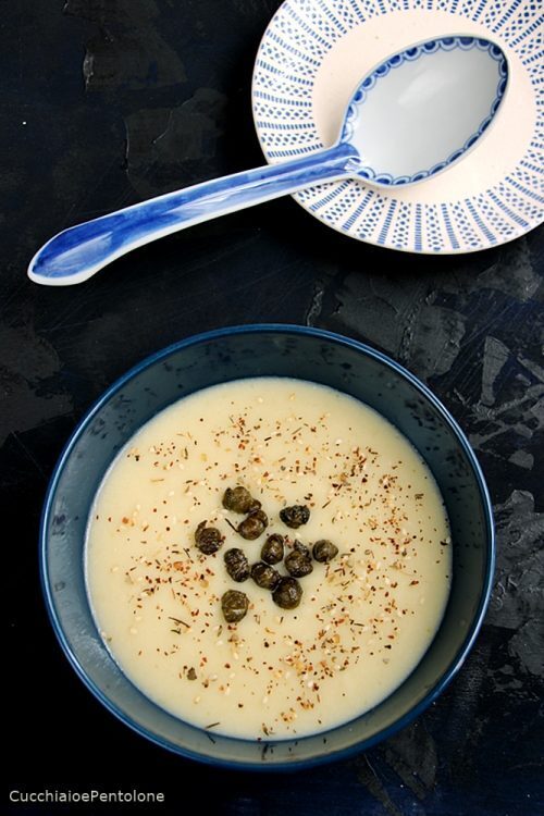 CREMA VELLUTATA DI PATATE, TORSOLO E FOGLIE DI CAVOLFIORE, ricicliamo