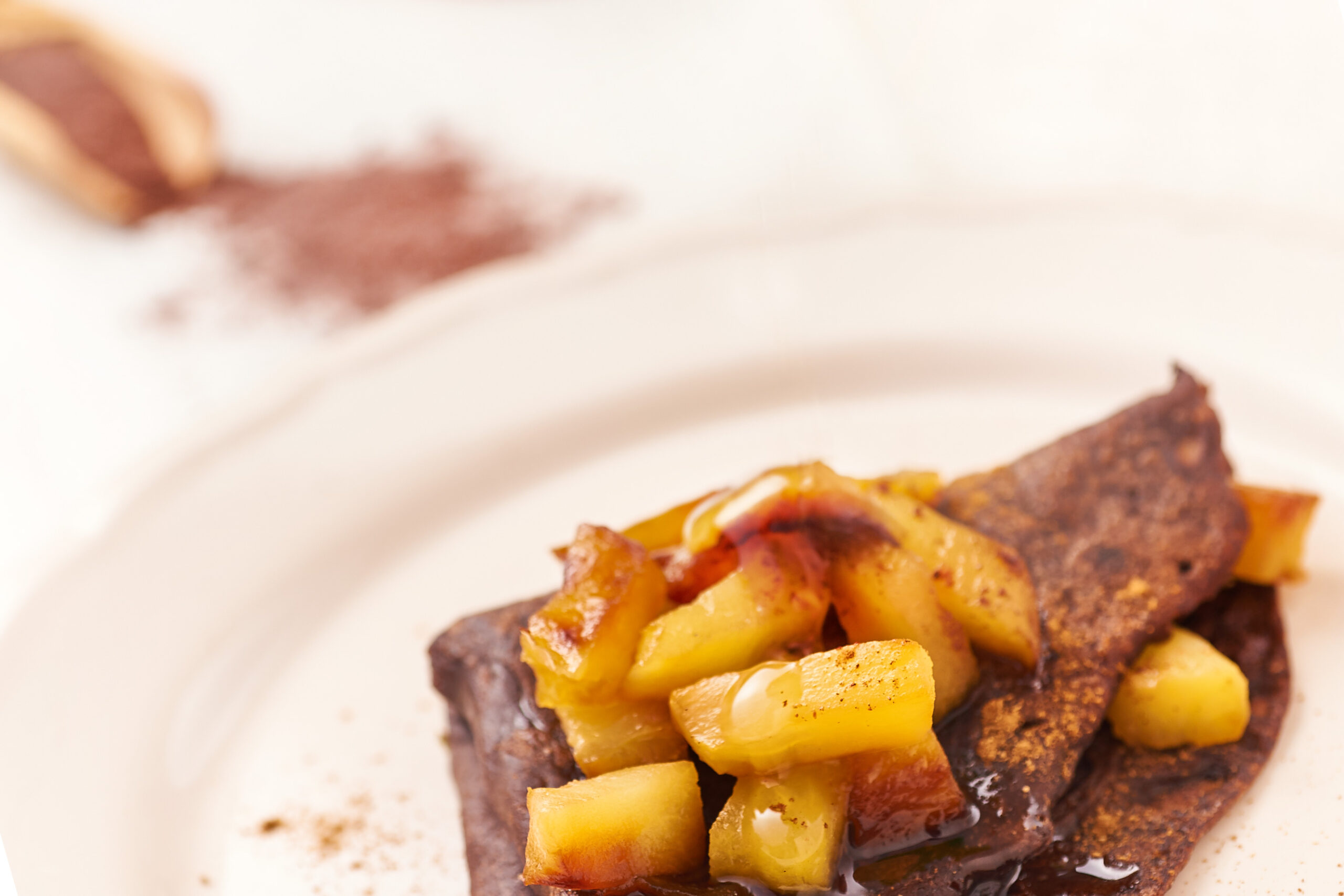 Crepes senza glutine al cacao con mele e cannella