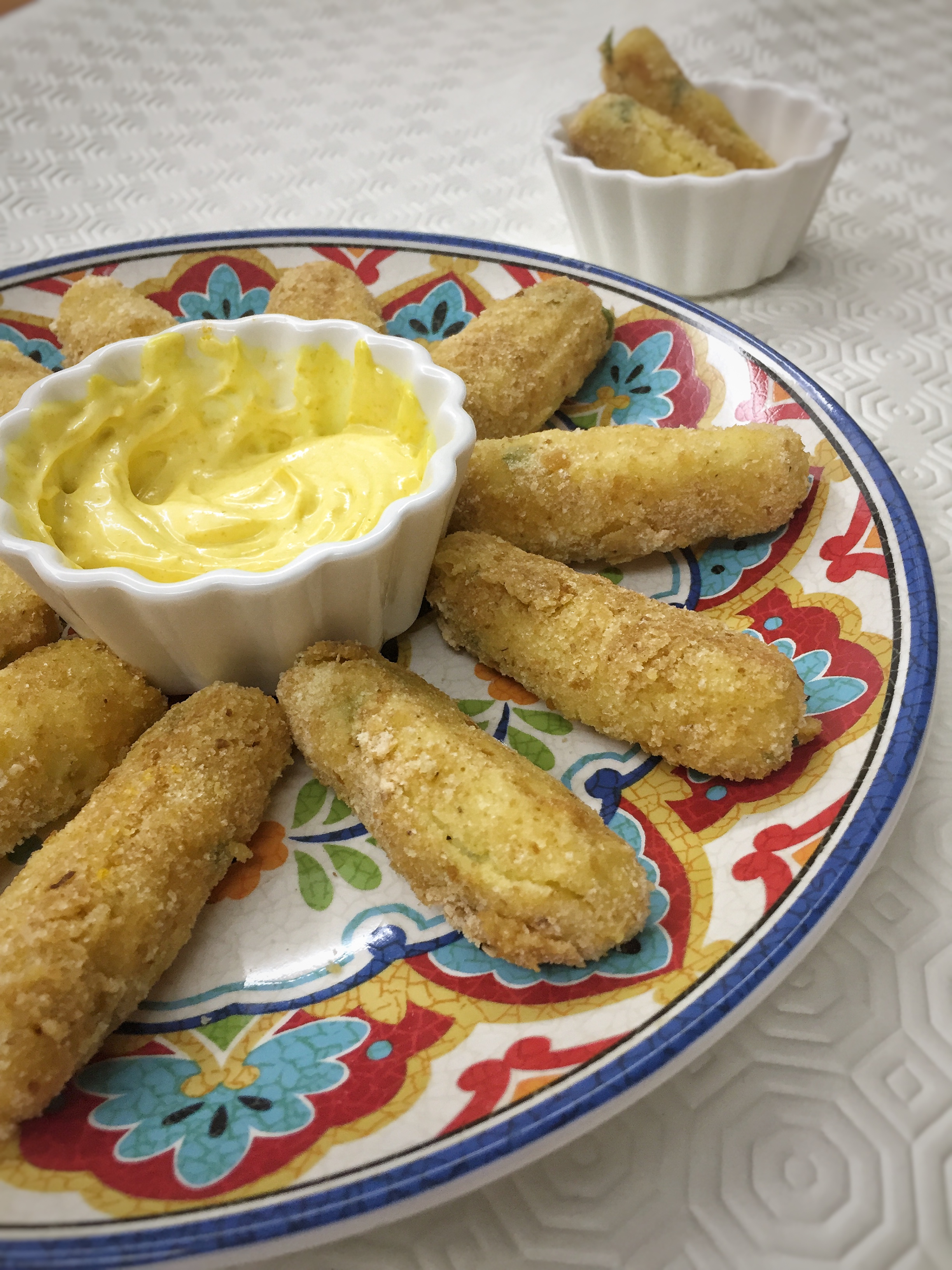 Crocchette di patate al forno con maionese alla curcuma