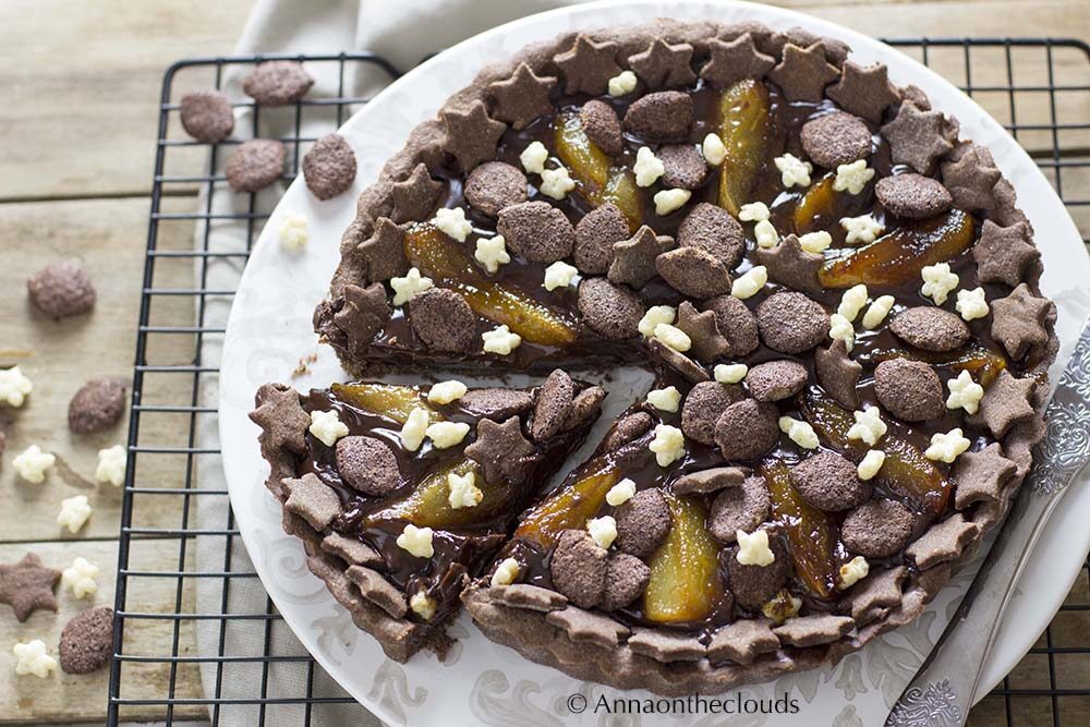 Crostata al cioccolato, pere e pan di stelle