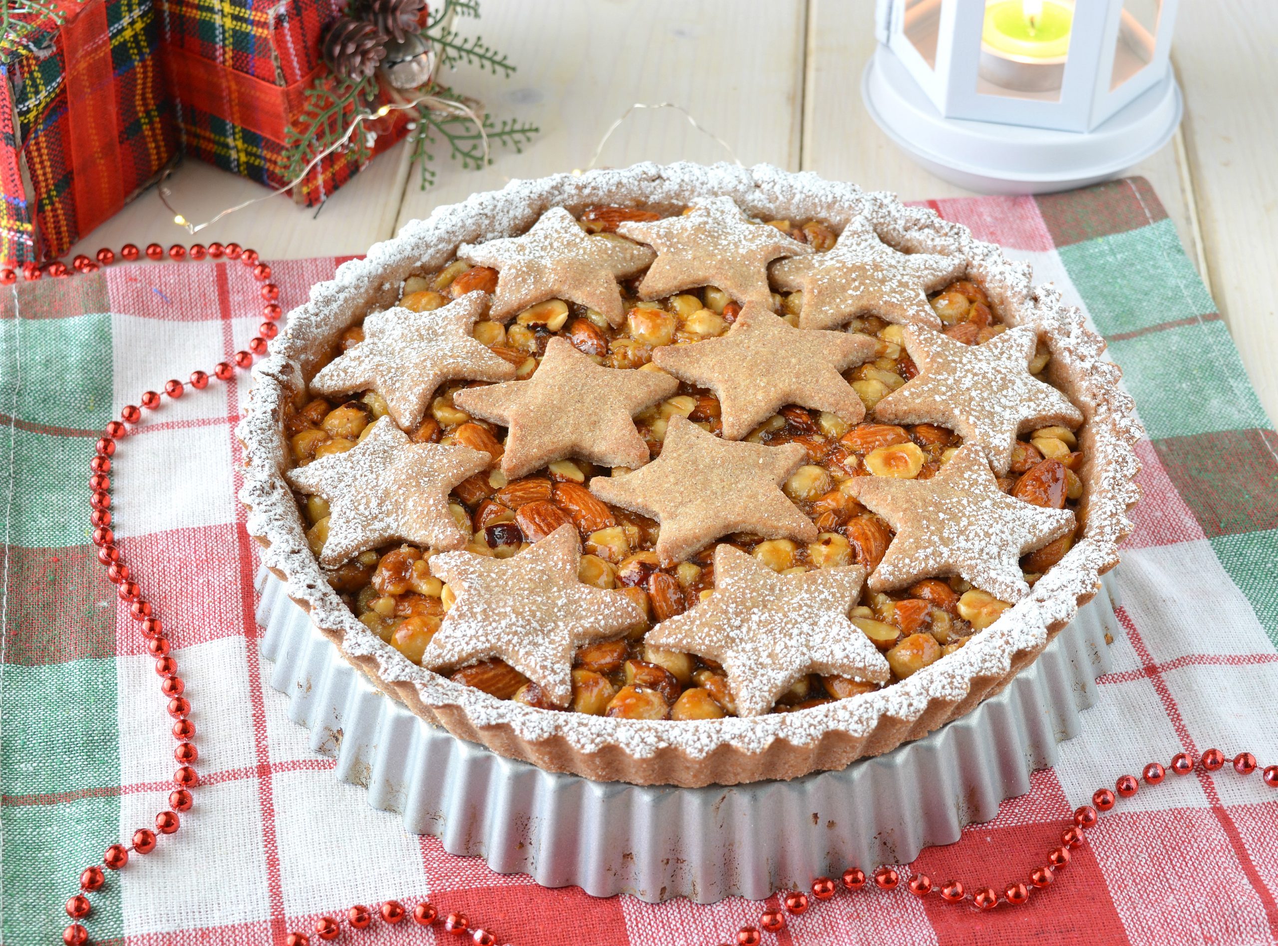 Crostata al miele e frutta secca