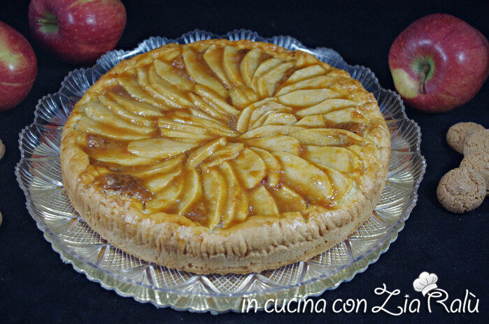 Crostata alle mele e amaretti