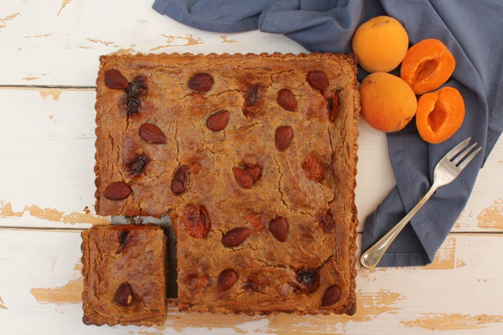 Crostata con albicocche e crema di mandorle