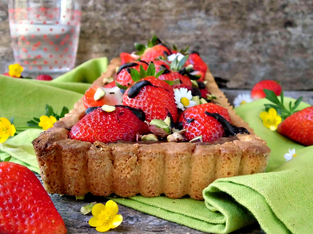 Crostata con cioccolato e fragole