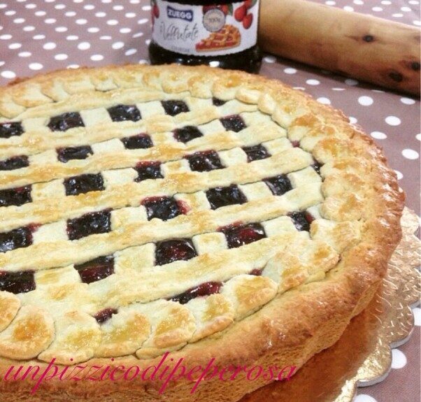 Crostata con confettura di ciliegie