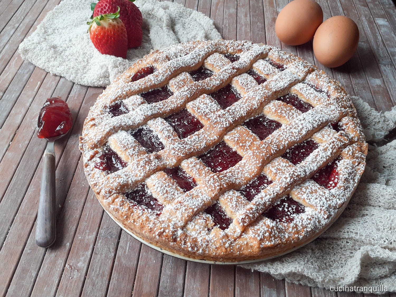 Crostata con confettura di fragole