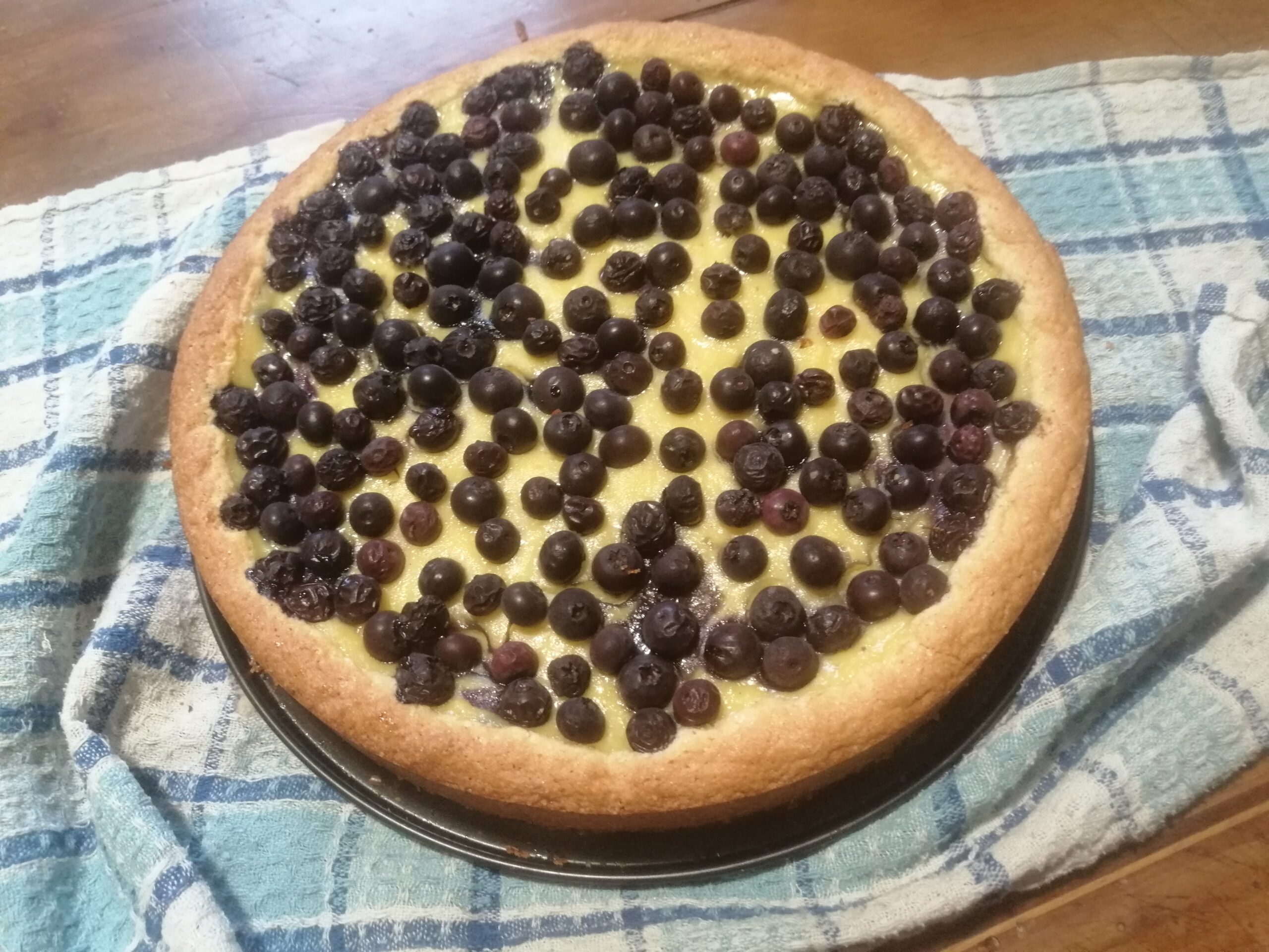 Crostata con crema e mirtilli