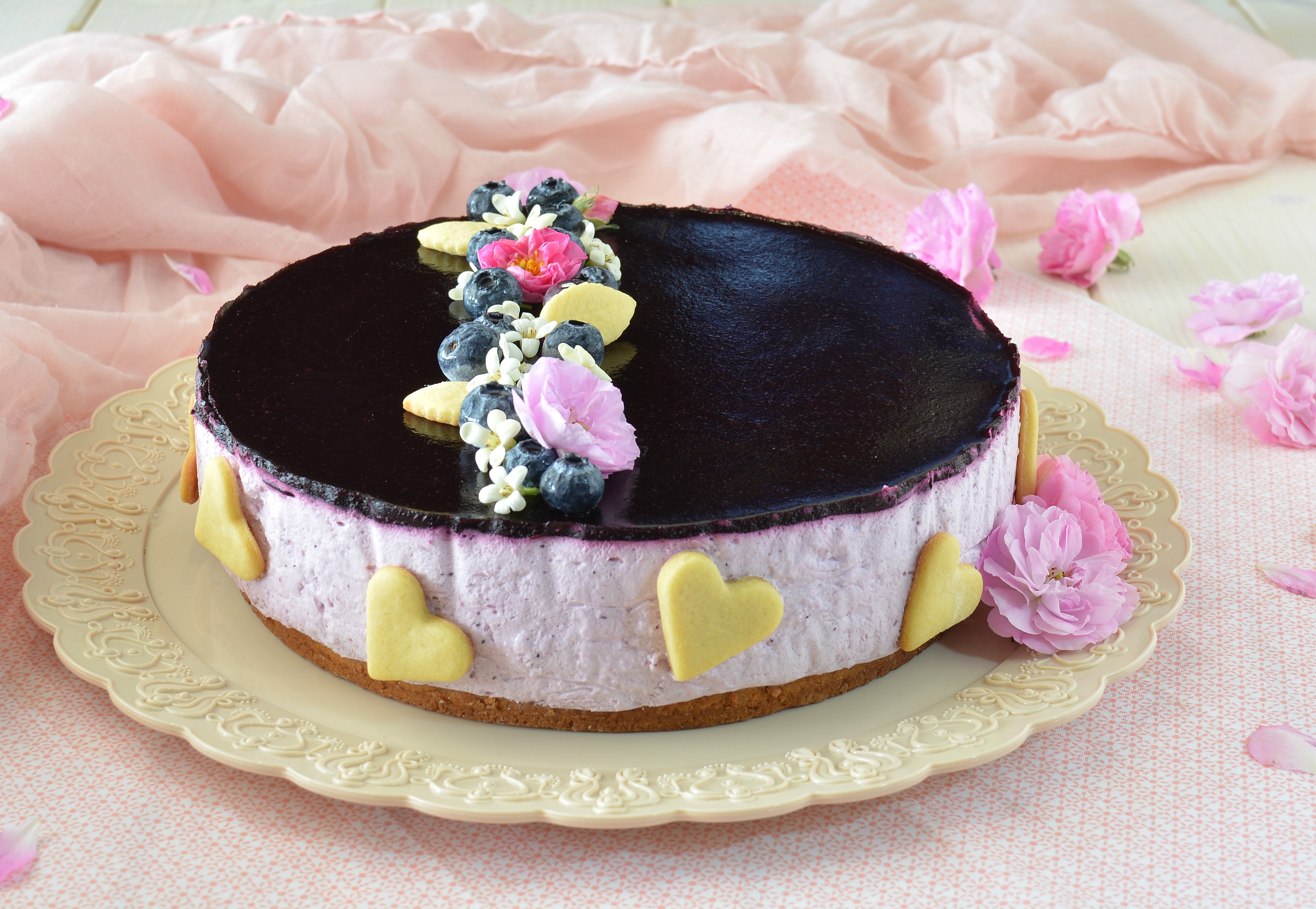Crostata con crema fredda allo yogurt e mirtilli