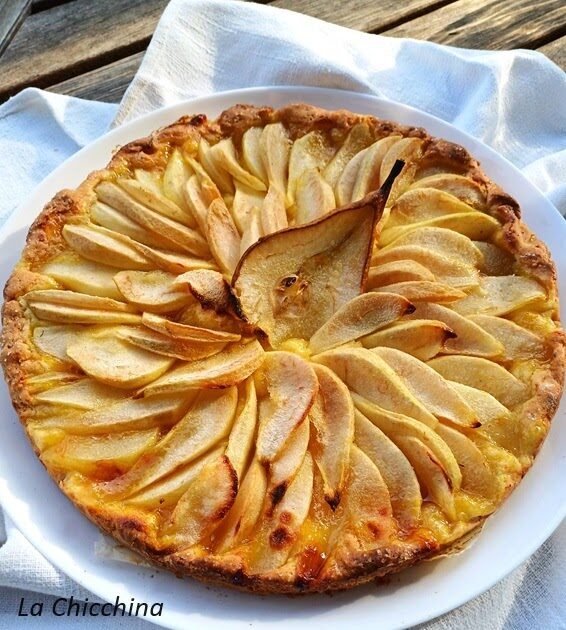 Crostata con frolla all'olio, confettura e pere