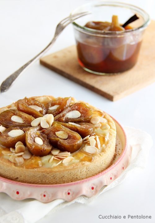 Crostata con frolla all’olio, crema e fichi sciroppati