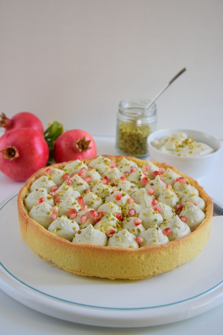 Crostata con mousse al pistacchio e melagrana