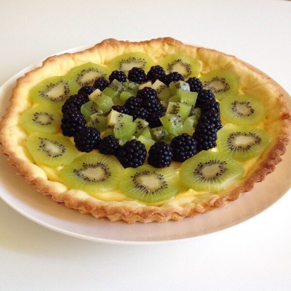 Crostata d?autunno con more e kiwi