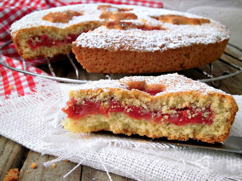 Crostata di amarene e mandorle