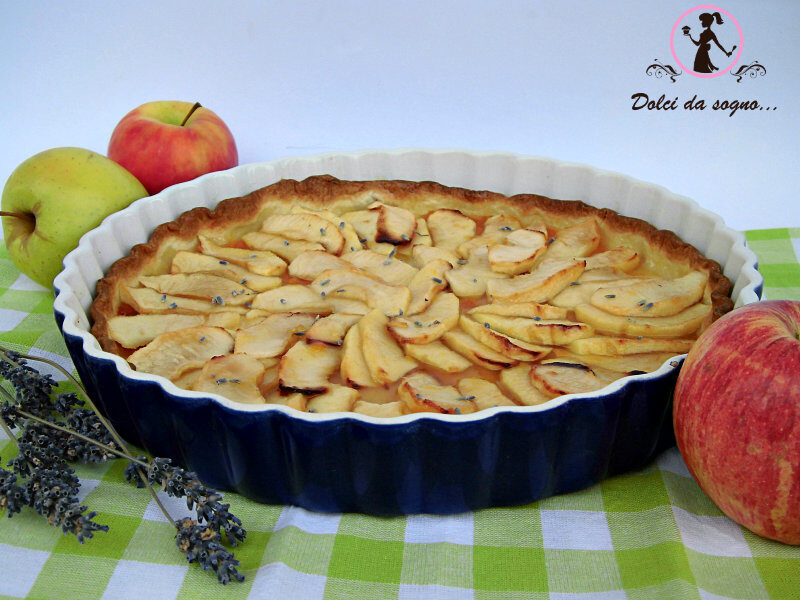 Crostata di mele e lavanda