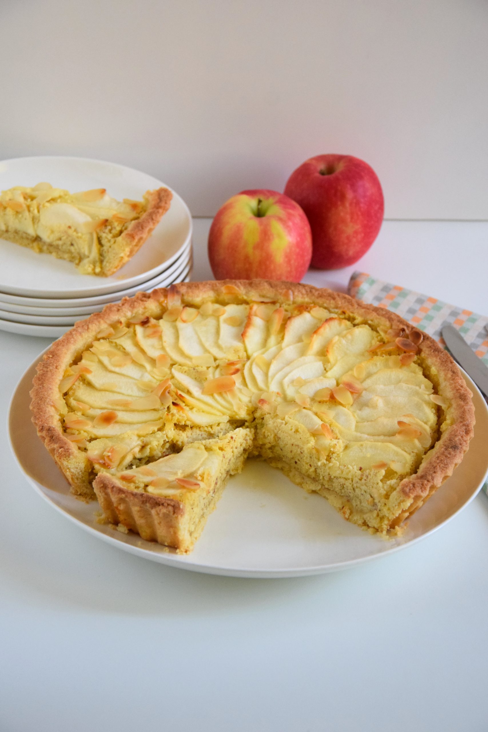 Crostata frangipane alle mele con confettura di fichi