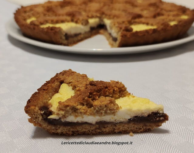 Crostata integrale al miele, con confettura di fragole e ricotta