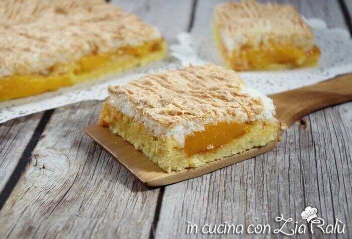 Crostata meringata alle albicocche e cocco