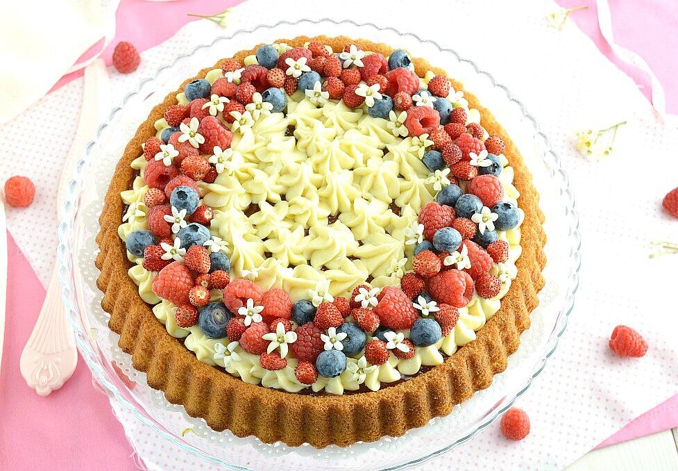 Crostata morbida al cioccolato bianco e frutti di bosco